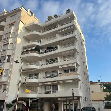 Trianon Palace Apartment